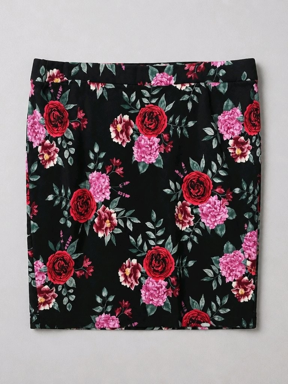 147 torrid 5 5X Black Pencil Skirt with Red and Pink Floral Print